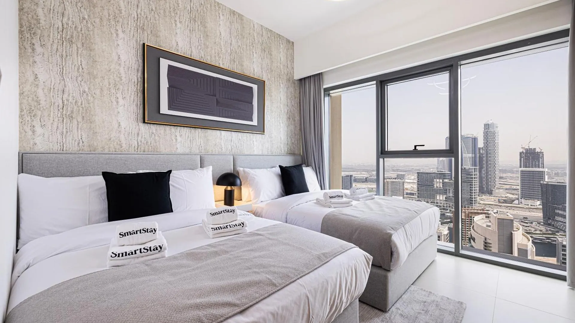 Smartstay At Burj Royale - Unique Downtown Dubai City Views - Brand New Luxury Apartments 0*,