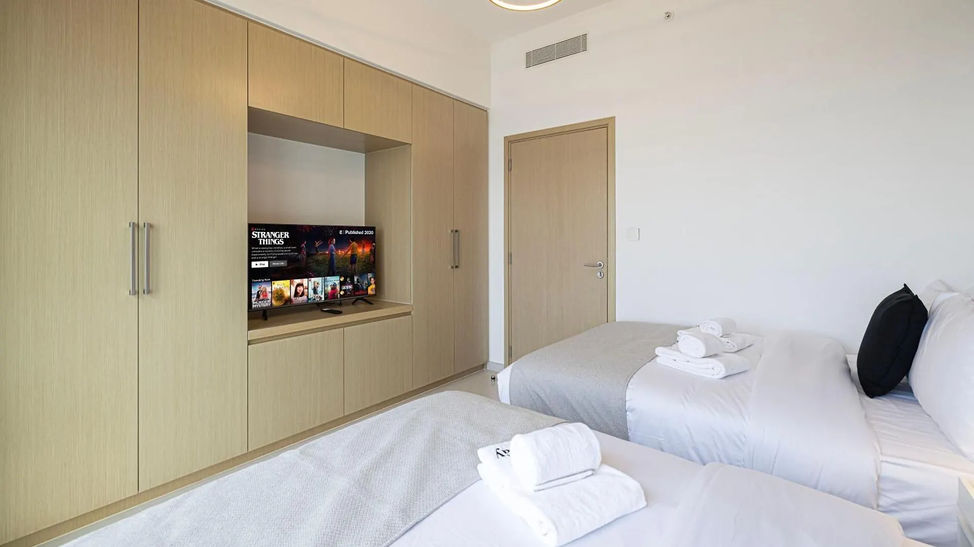 Smartstay At Burj Royale - Unique Downtown Dubai City Views - Brand New Luxury Apartments