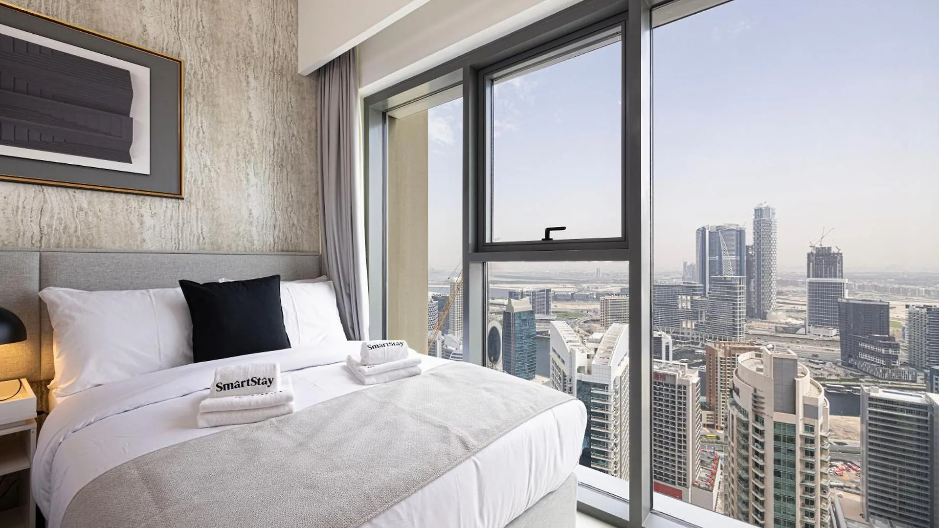 Smartstay At Burj Royale - Unique Downtown Dubai City Views - Brand New Luxury Apartments