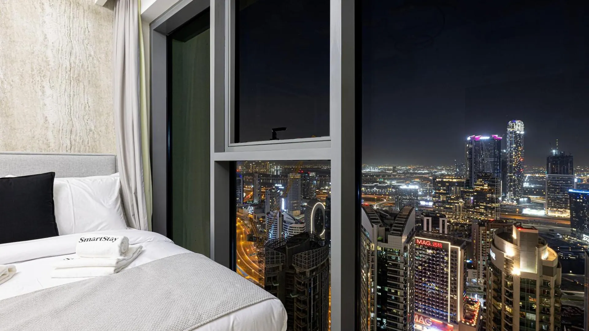 Smartstay At Burj Royale - Unique Downtown Dubai City Views - Brand New Luxury Apartments