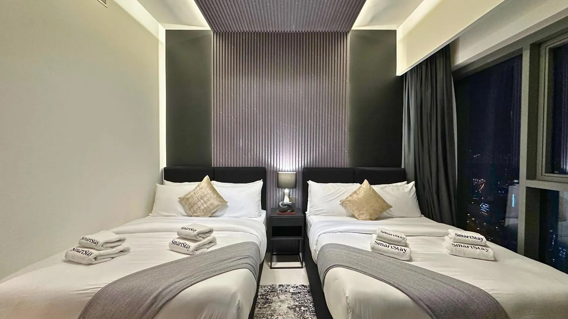 Smartstay At Burj Royale - Unique Downtown Dubai City Views - Brand New Luxury Apartments الإمارات العربية المتحدة