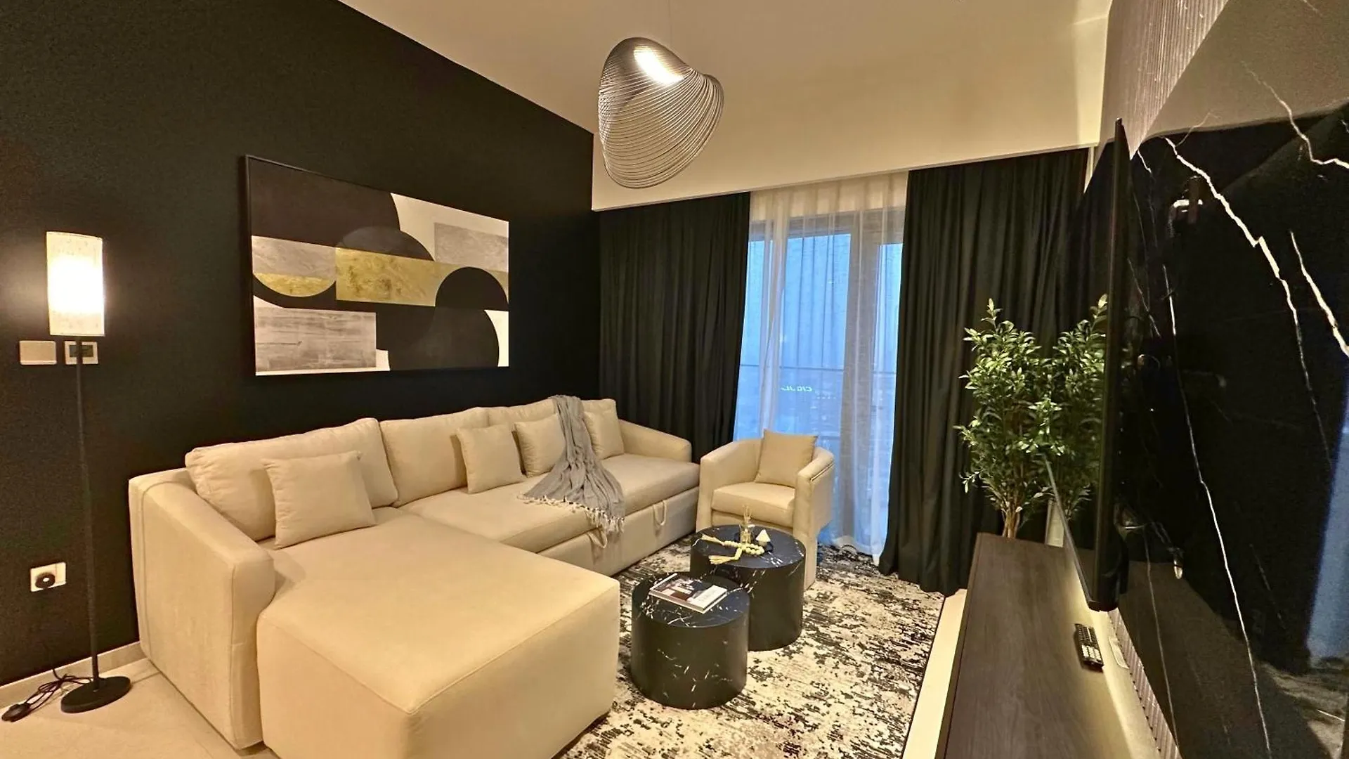 Smartstay At Burj Royale - Unique Downtown Dubai City Views - Brand New Luxury Apartments