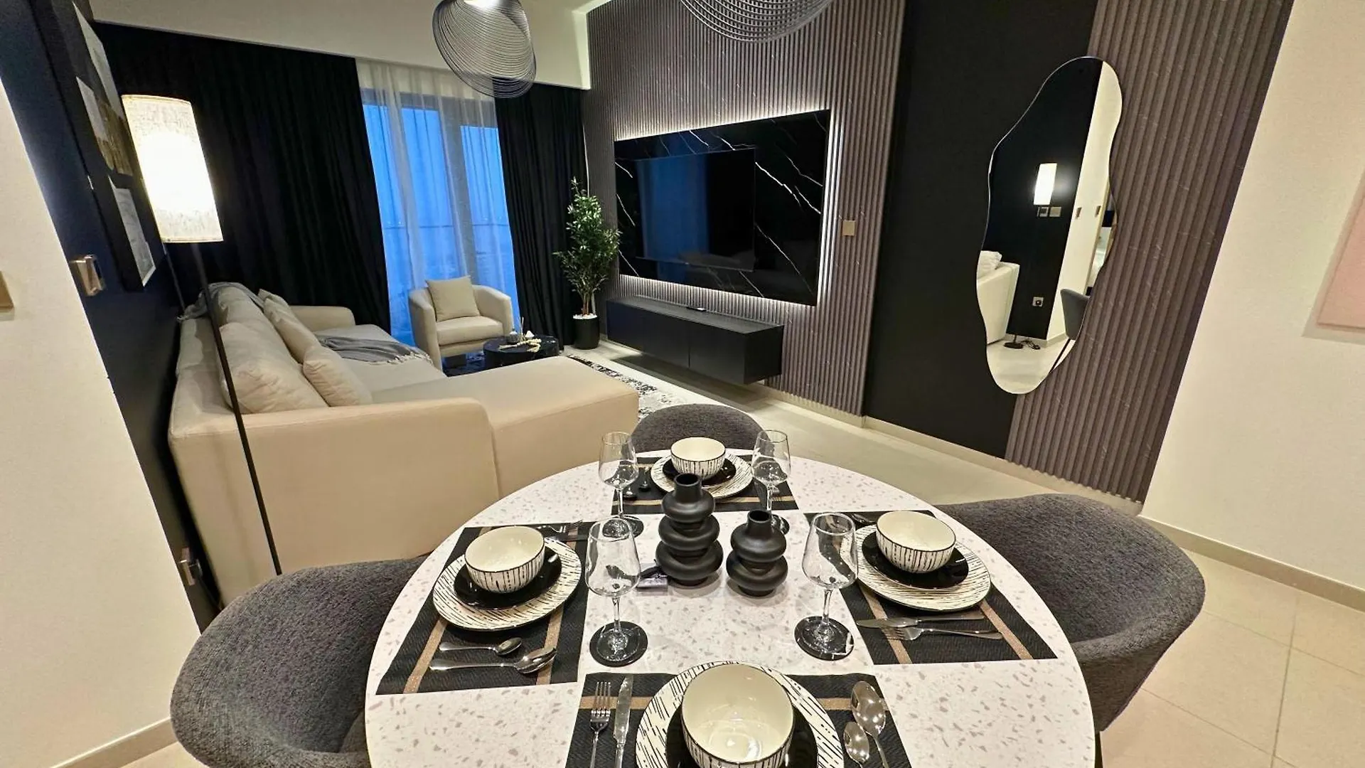 Smartstay At Burj Royale - Unique Downtown Dubai City Views - Brand New Luxury Apartments الإمارات العربية المتحدة