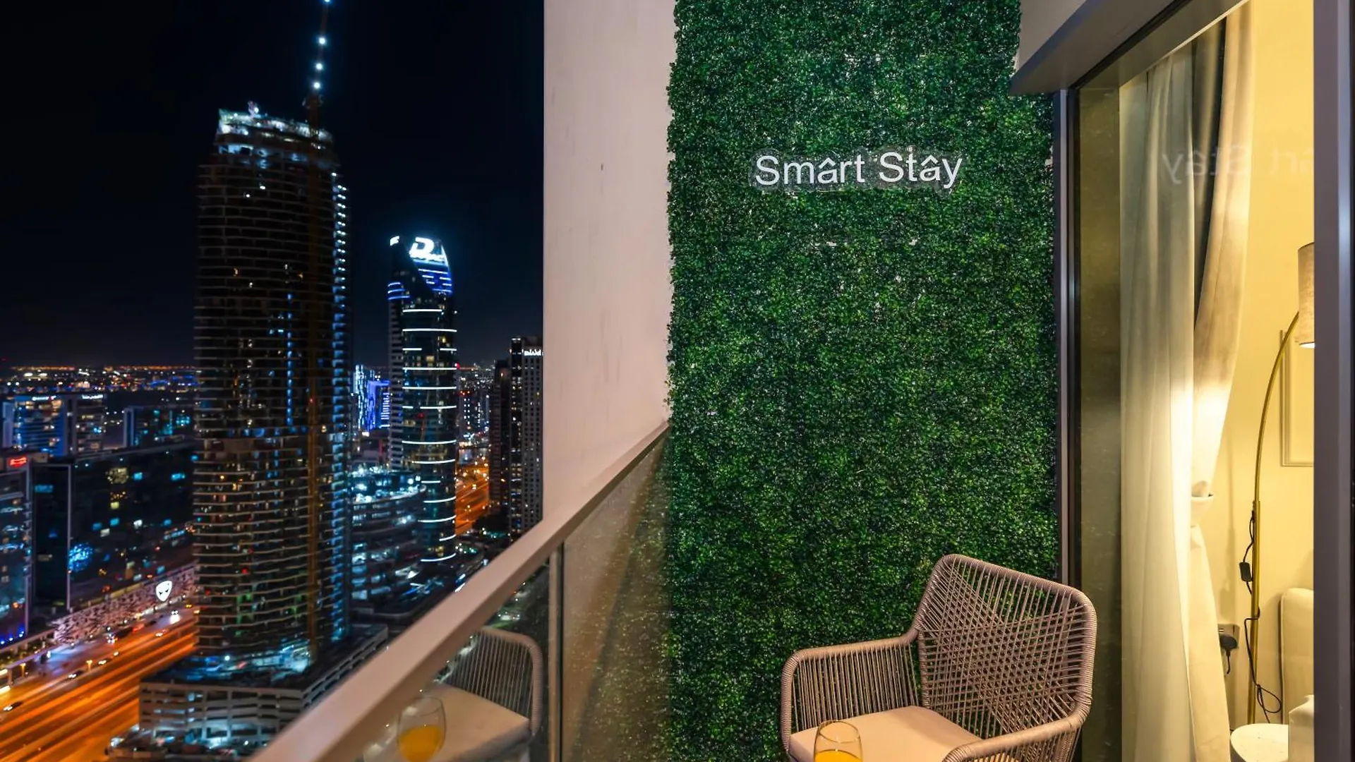 Smartstay At Burj Royale - Unique Downtown Dubai City Views - Brand New Luxury Apartments
