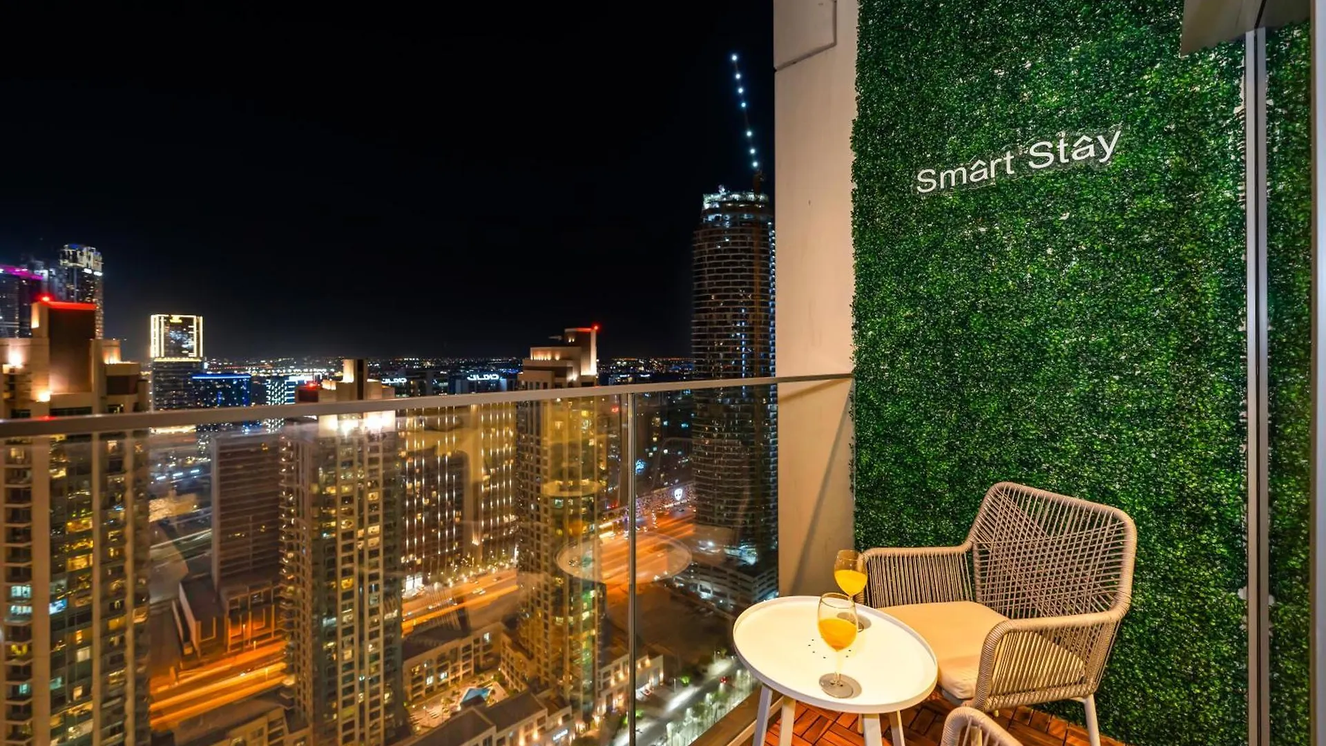 Smartstay At Burj Royale - Unique Downtown Dubai City Views - Brand New Luxury Apartments