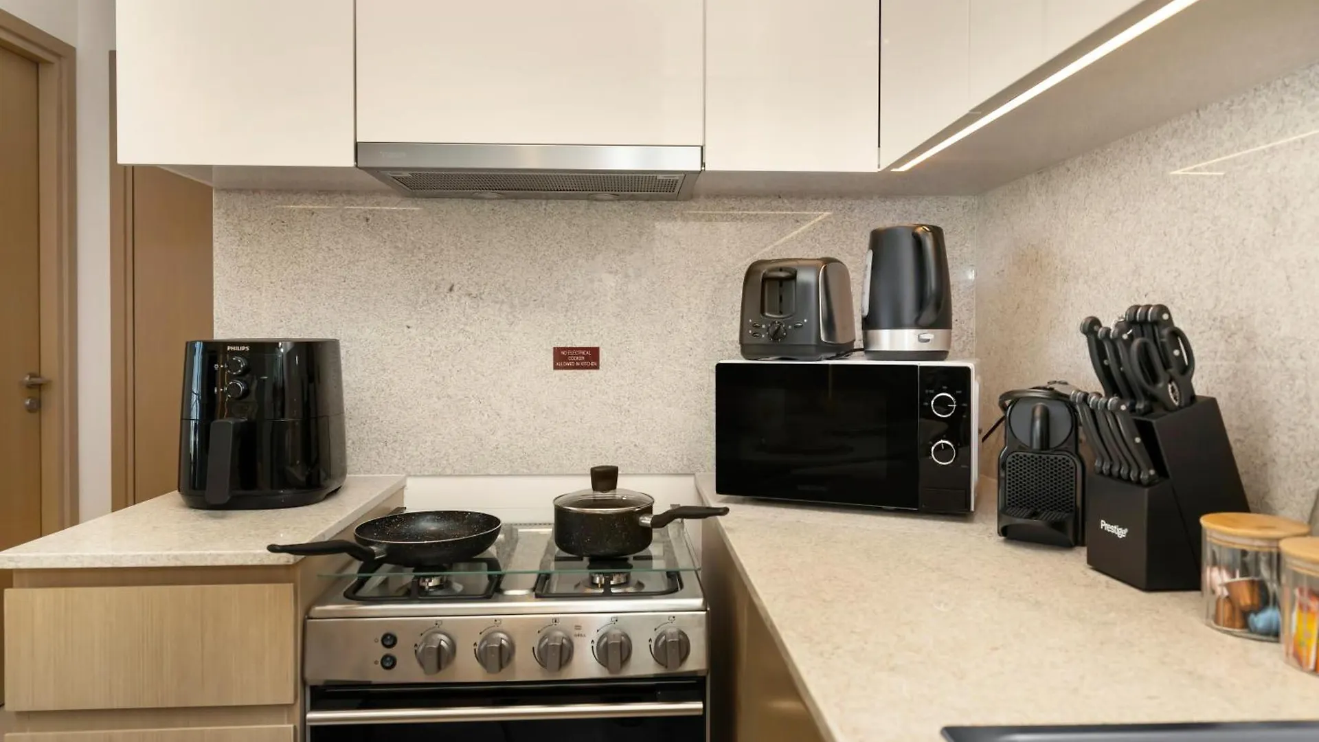 Smartstay At Burj Royale - Unique Downtown Dubai City Views - Brand New Luxury Apartments
