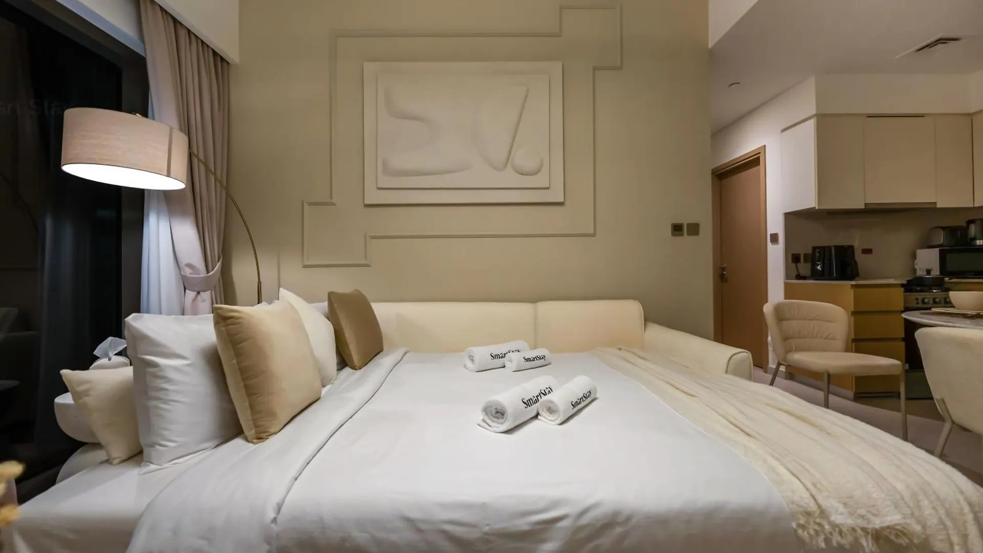 Smartstay At Burj Royale - Unique Downtown Dubai City Views - Brand New Luxury Apartments 0*,