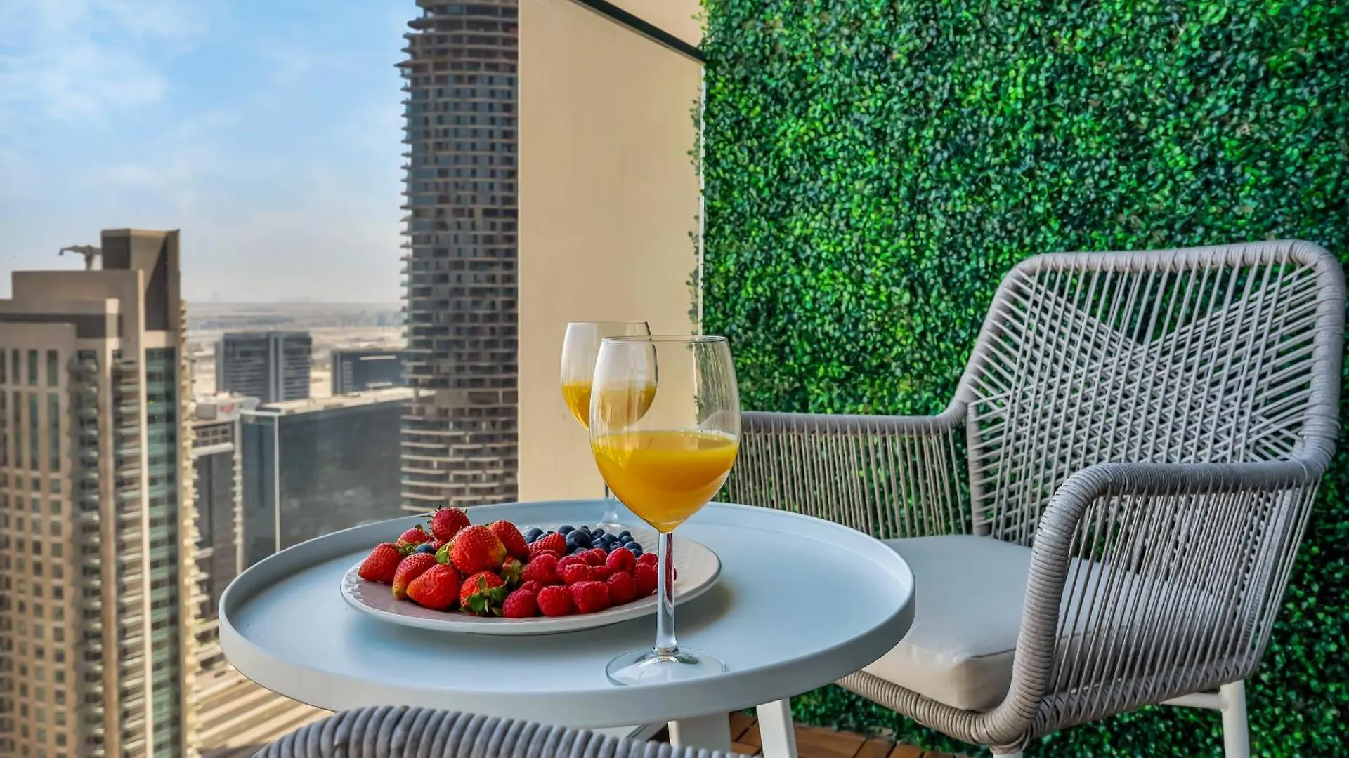 Smartstay At Burj Royale - Unique Downtown Dubai City Views - Brand New Luxury Apartments